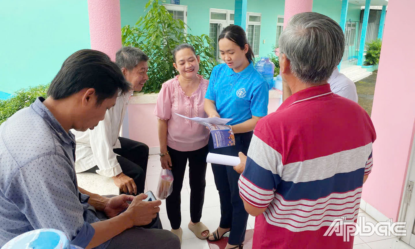 BHXH huyện Châu Thành đa dạng các hình thức tuyên truyền ý nghĩa, tính nhân văn của chính sách BHXH, BHYT đến người dân.