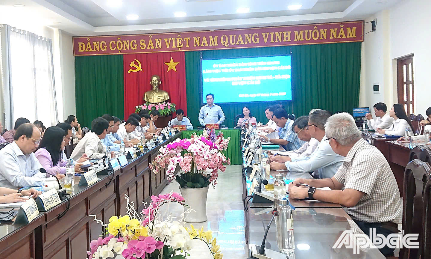 Quang cảnh buổi làm việc. 