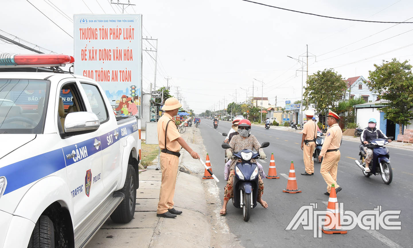 Lực lượng Cảnh sát giao thông tuần tra kiểm soát và xử lý theo 6 nhóm chuyên đề trên các tuyến giao thông đường bộ trên địa bàn tỉnh. Ảnh: Lê Hoài
