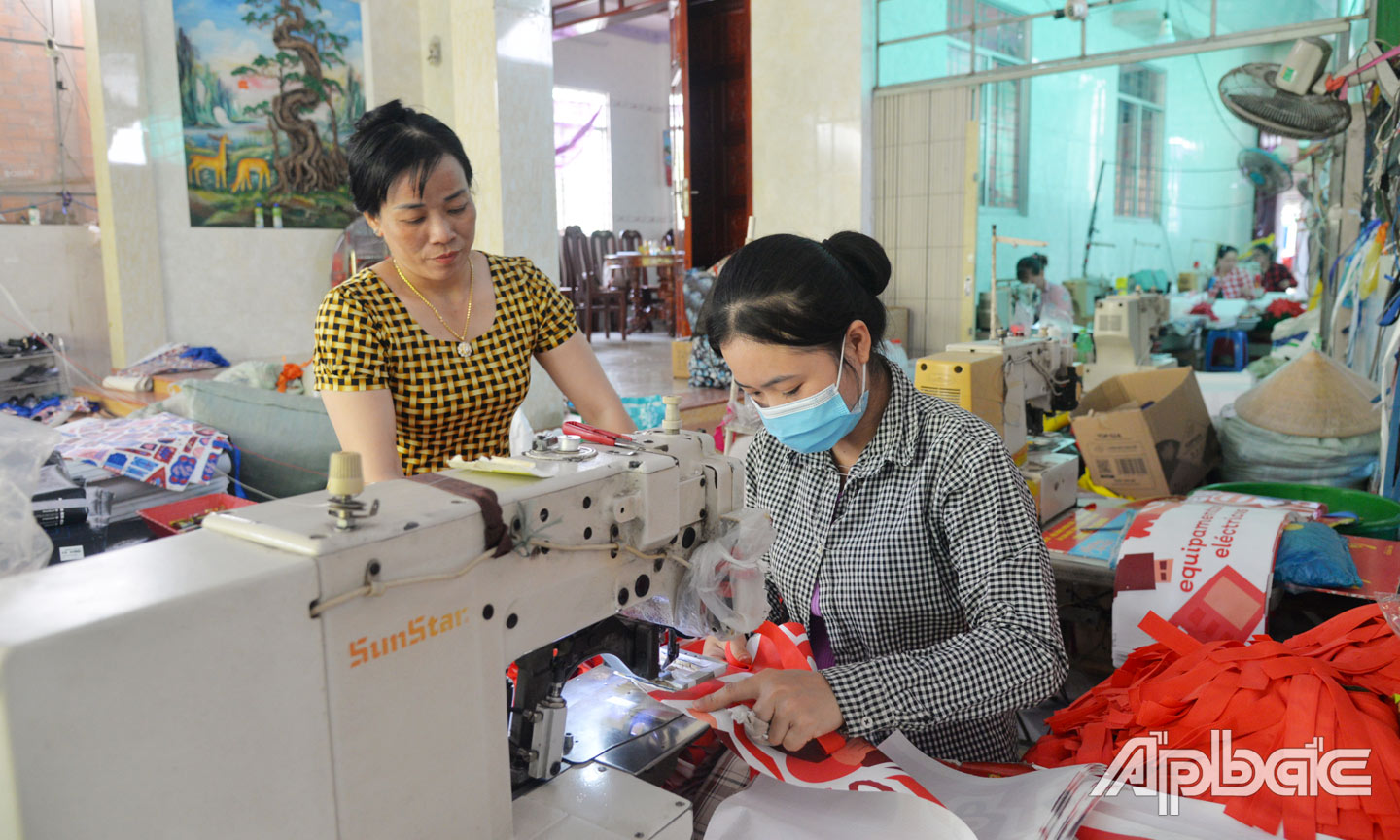 Phụ nữ luôn tự tin phát triển kinh tế gia đình.