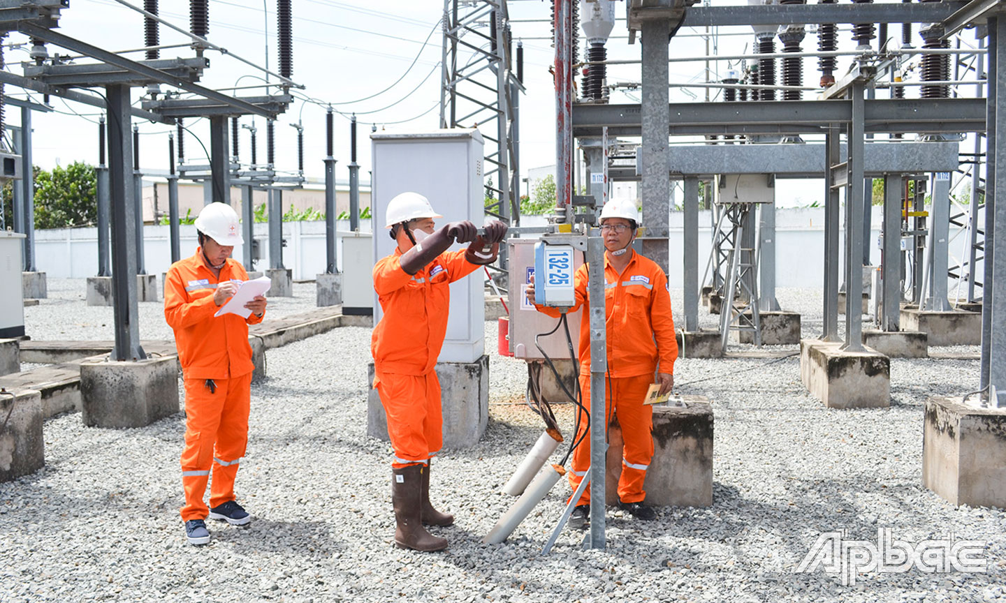 Thực hiện lệnh đóng điện công trình lưới điện 110 kv Gò Công.