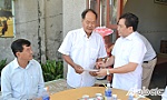 Phó Chủ tịch Thường trực UBND tỉnh Tiền Giang Trần Văn Dũng thăm, tặng quà gia đình chính sách tại huyện Cái Bè và huyện Cai Lậy