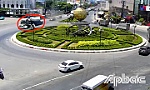 Sau va chạm, xe đầu kéo đẩy xe ô tô hàng trăm mét