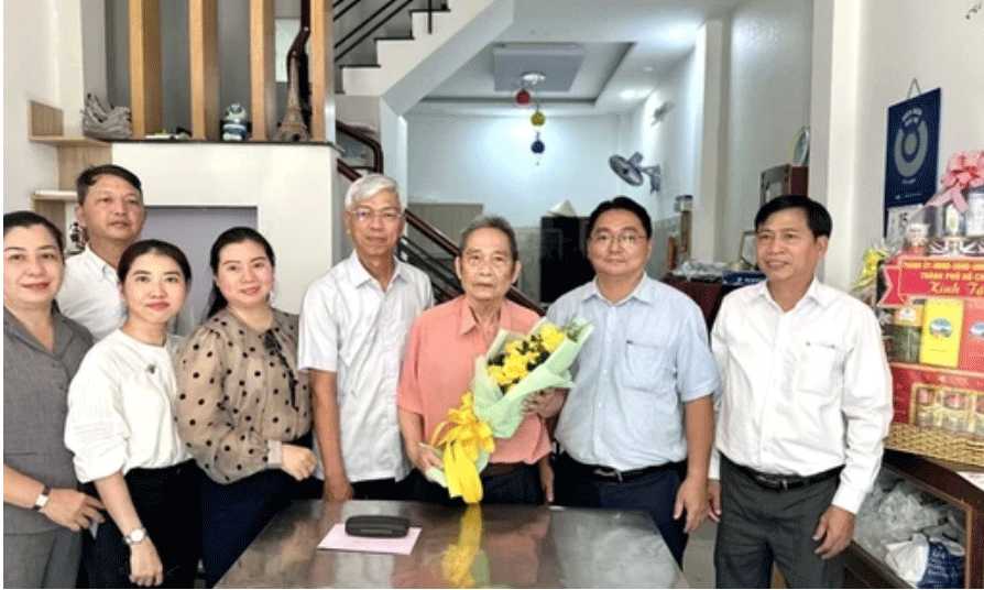 Trình Chủ tịch nước dành hơn 830 tỷ đồng tặng quà người có công nhân dịp 50 năm Ngày Giải phóng miền Nam