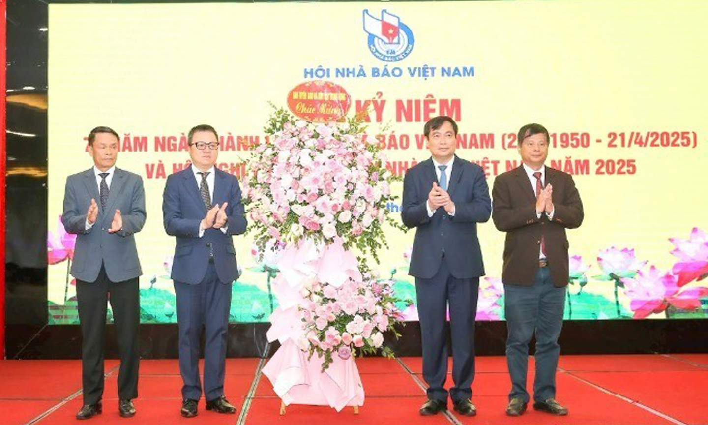 Ceremony marks 75 year-history of Vietnam Journalists' Association