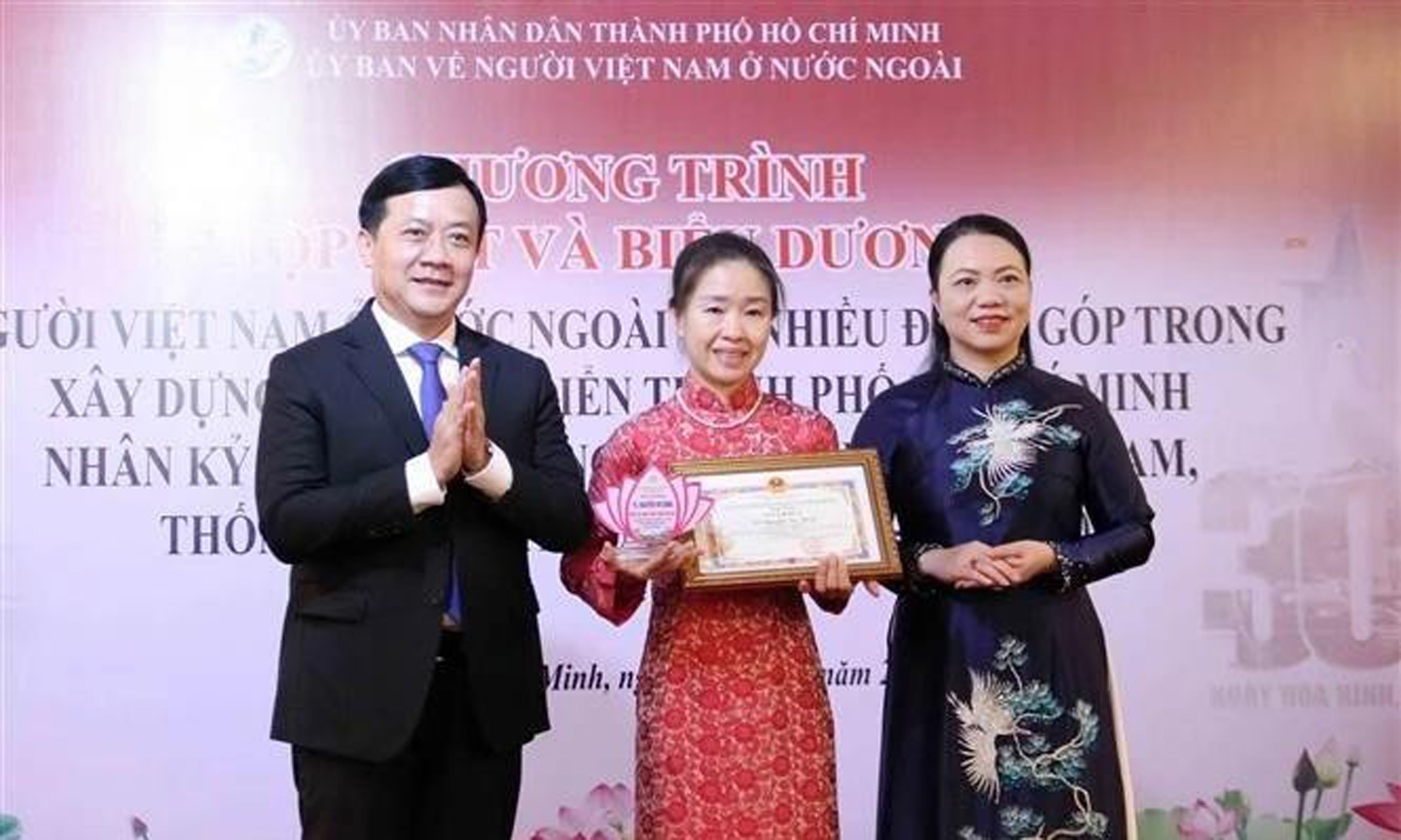 Outstanding overseas Vietnamese honoured for contributing to HCM City's development