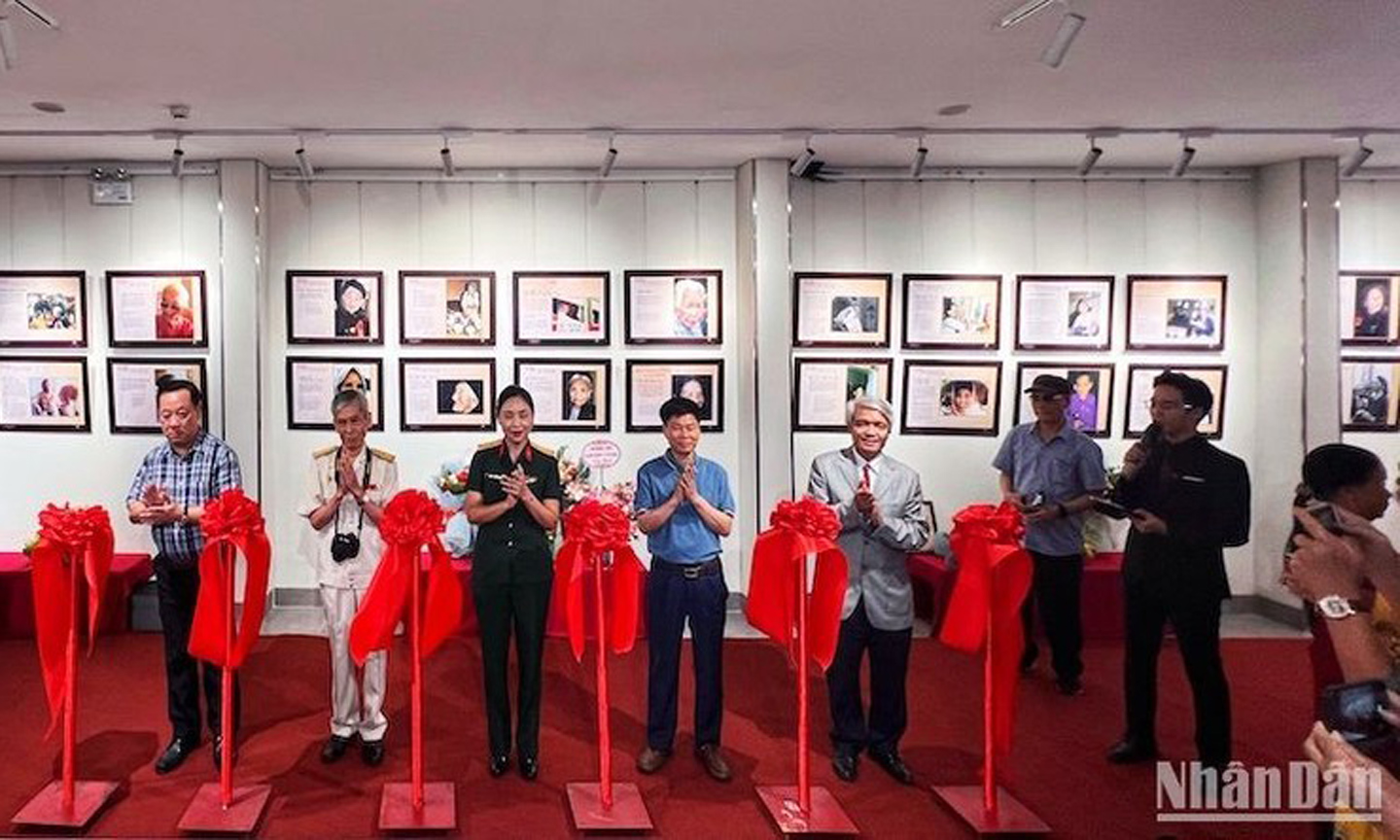 Photo exhibition honours heroic Vietnamese mothers