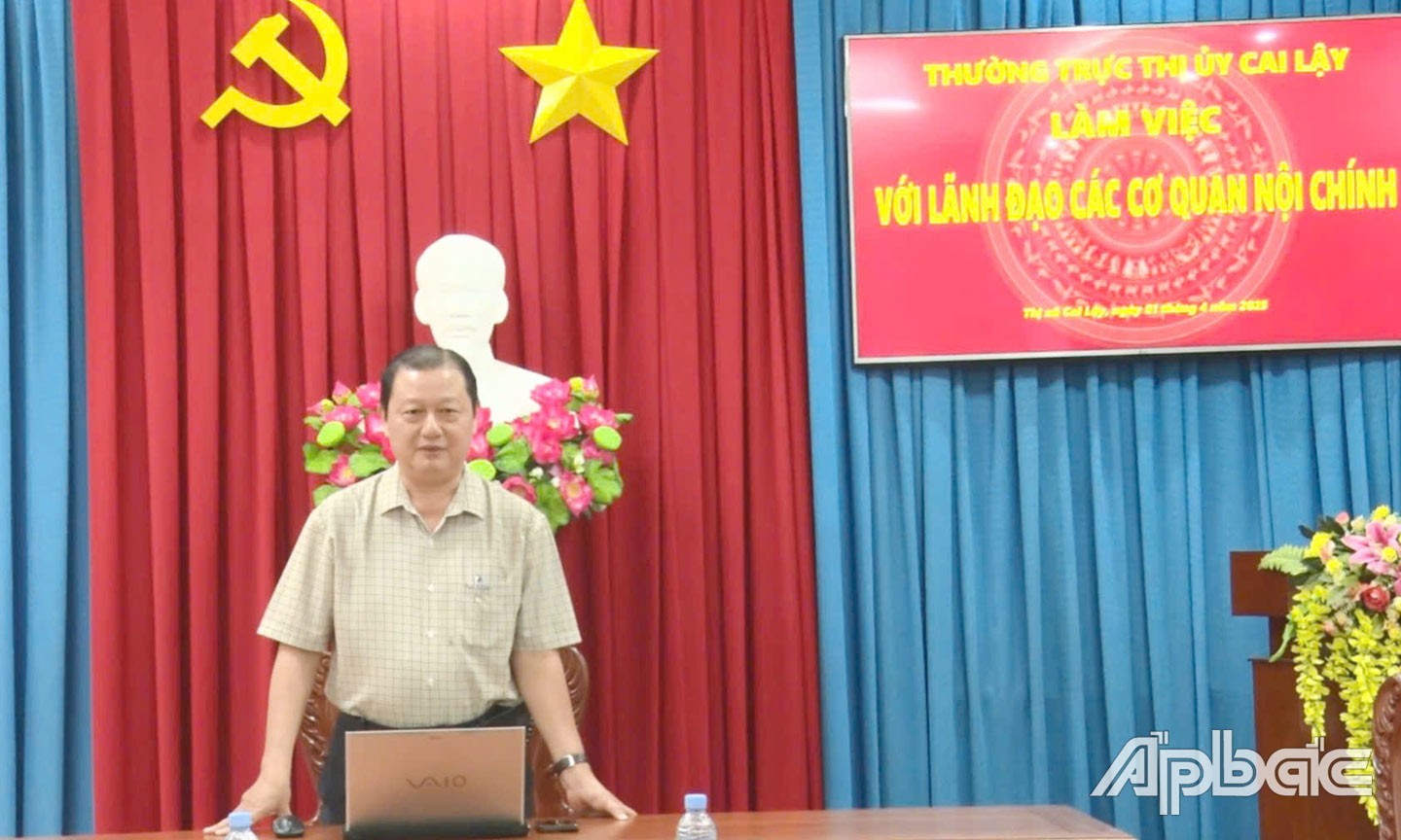 Ông Phan Phùng Phú – Uỷ viên Ban Thường vụ Tỉnh uỷ, Bí thư Thị uỷ, Chủ tịch HĐND thị xã phát biểu kết luận