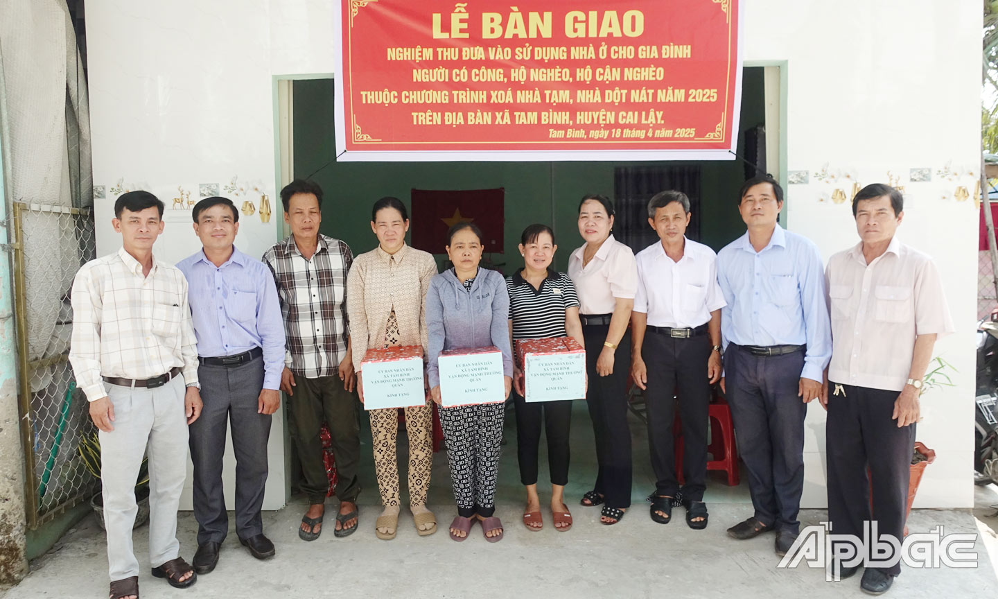 Bàn giao nhà theo Chương trình  xóa  nhà tạm, nhà dột nát tại xã  Tam Bình, huyện  Cai Lậy.
