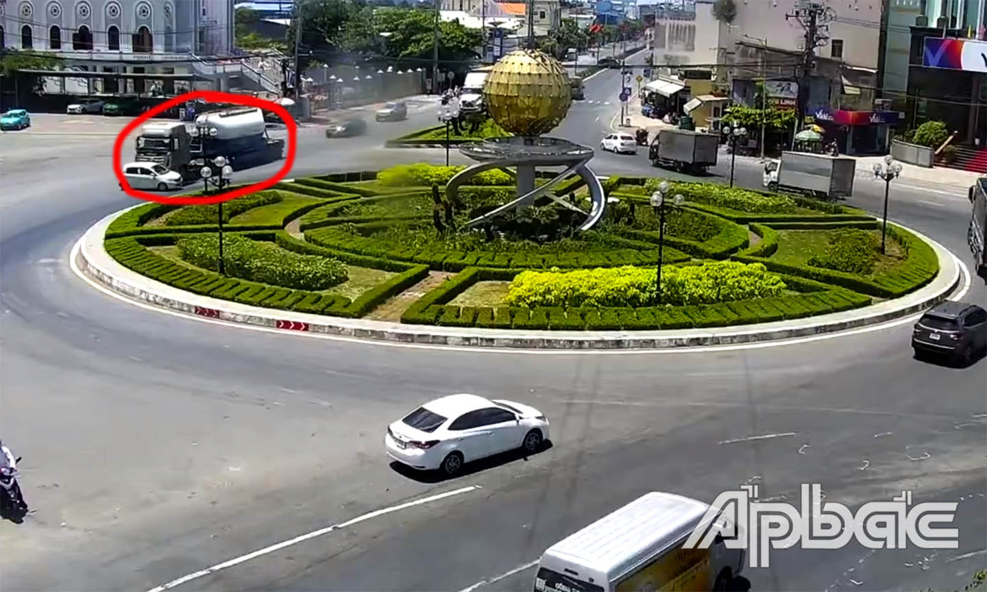 Vòng xoay Trung Lương là một trong điểm đen thường xuyên xảy ra tai nạn giao thông.