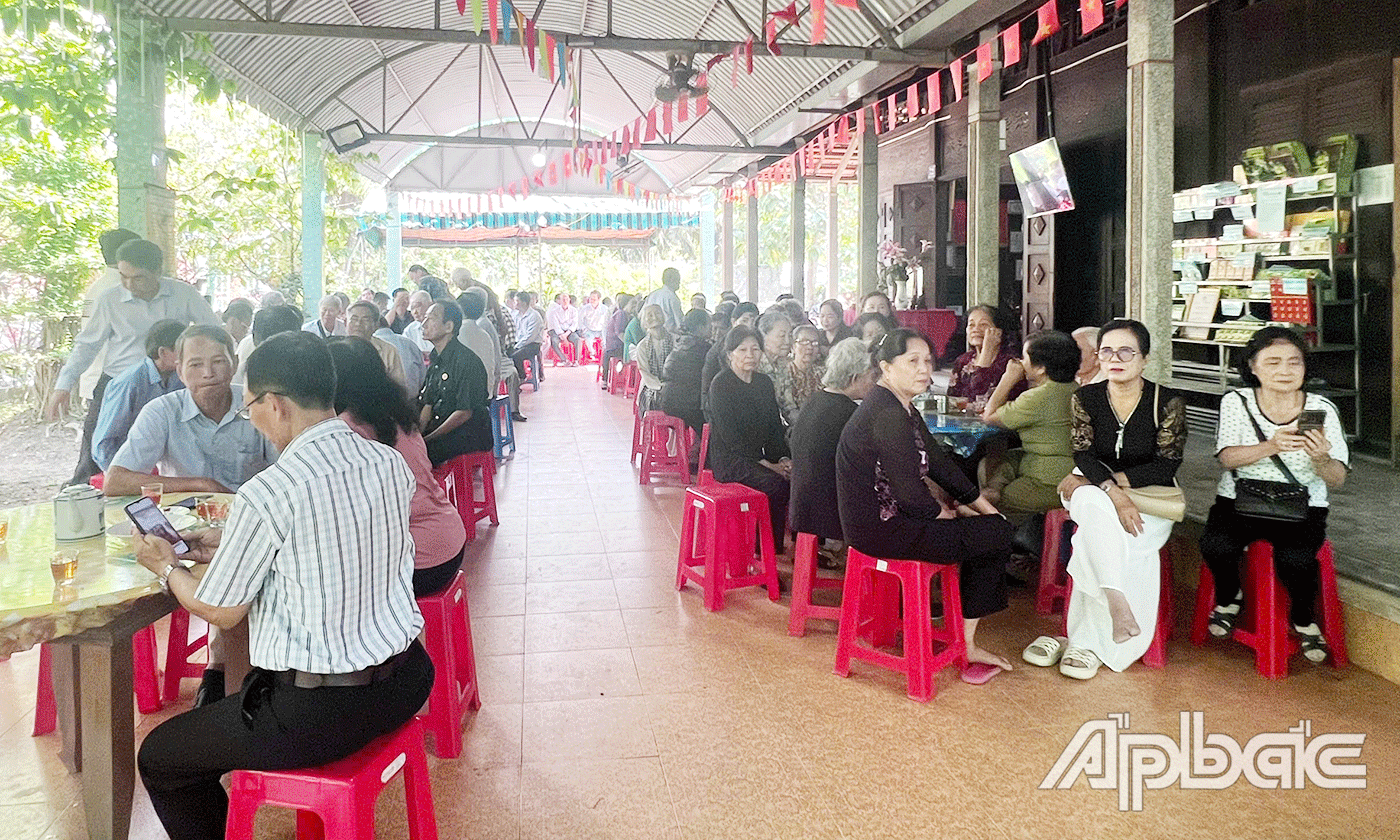 Chiến sĩ Vành đai Bình Đức họp mặt.