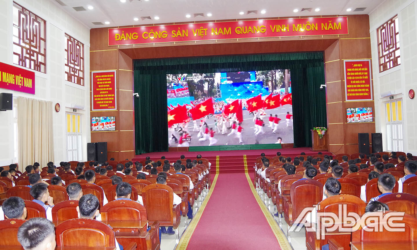 Quang cảnh xem chương trình tại Cơ quan Bộ Tư lệnh Vùng 2