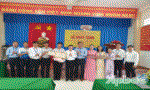 Tiền Giang: Học sinh Nguyễn Nhựt Lam đón nhận Bằng khen của UBND tỉnh