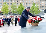 Tổng Bí thư Tô Lâm và Phu nhân dâng hoa tưởng nhớ Chủ tịch Hồ Chí Minh và Tổng Bí thư Lê Duẩn tại Moskva