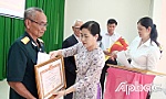 Huyện Châu Thành: Trao tặng 95 Huy hiệu Đảng dịp 19-5
