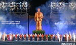 Bác vẫn cùng chúng cháu hành quân