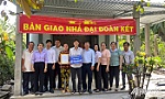 Huyện Gò Công Tây: Bàn giao nhà Đại đoàn kết cho hộ ông Đỗ Quốc Cảnh