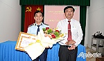 Trao Huy hiệu 30 năm tuổi Đảng cho đồng chí Nguyễn Thanh Trưng