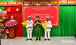 Đảng ủy Công an tỉnh Tiền Giang: Trao Huy hiệu Đảng đợt 19-5