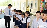 Đồng chí Nguyễn Ngọc Trầm dự tổng kết năm học 2024 - 2025 tại Trường Tiểu học Thị trấn Mỹ Phước