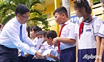 Đồng chí Trần Thanh Nguyên dự tổng kết năm học 2024 - 2025 tại Trường Tiểu học Nguyễn Văn Nhiều