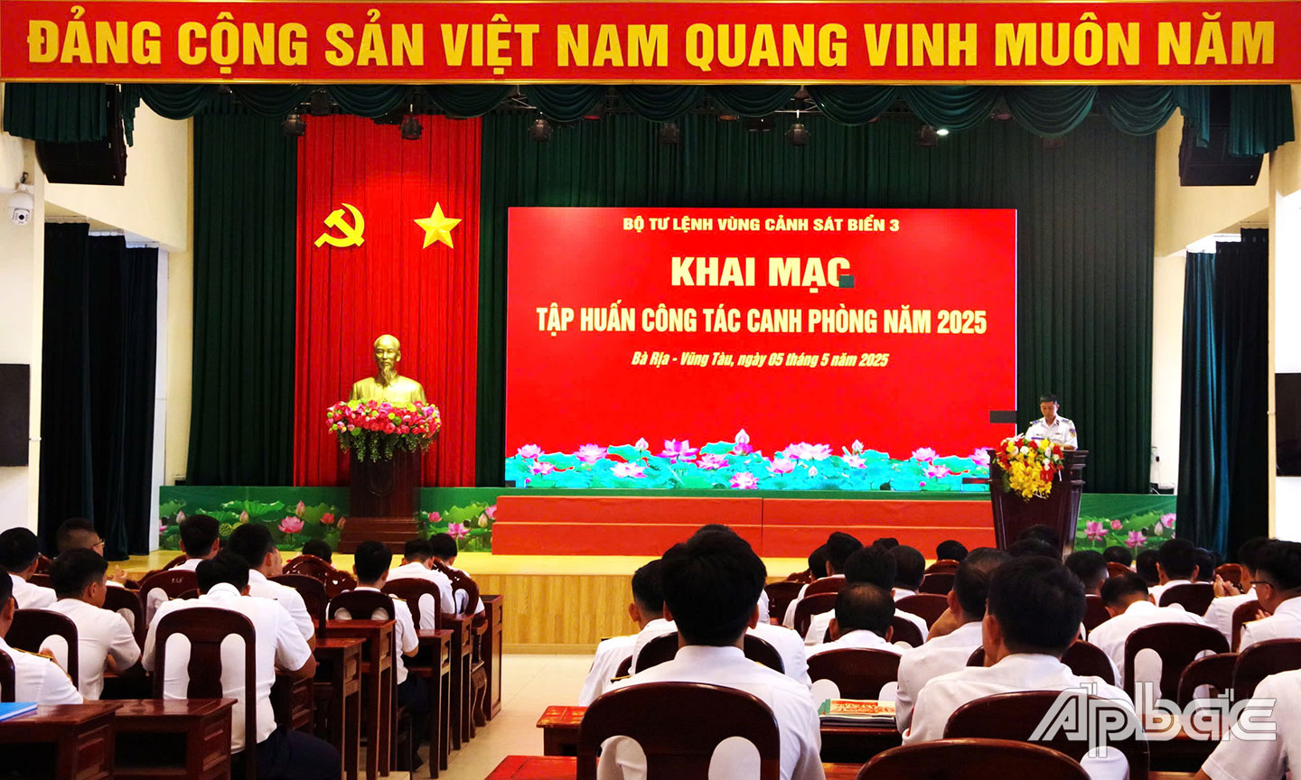 Bộ Tư lệnh Vùng Cảnh sát biển 3 tập huấn đóng quân canh phòng năm 2025