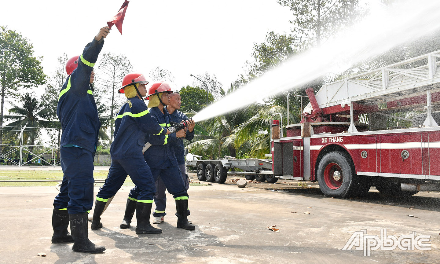 Tiền Giang: Tiếp tục tăng cường sự lãnh đạo của Đảng đối với công tác phòng cháy, chữa cháy