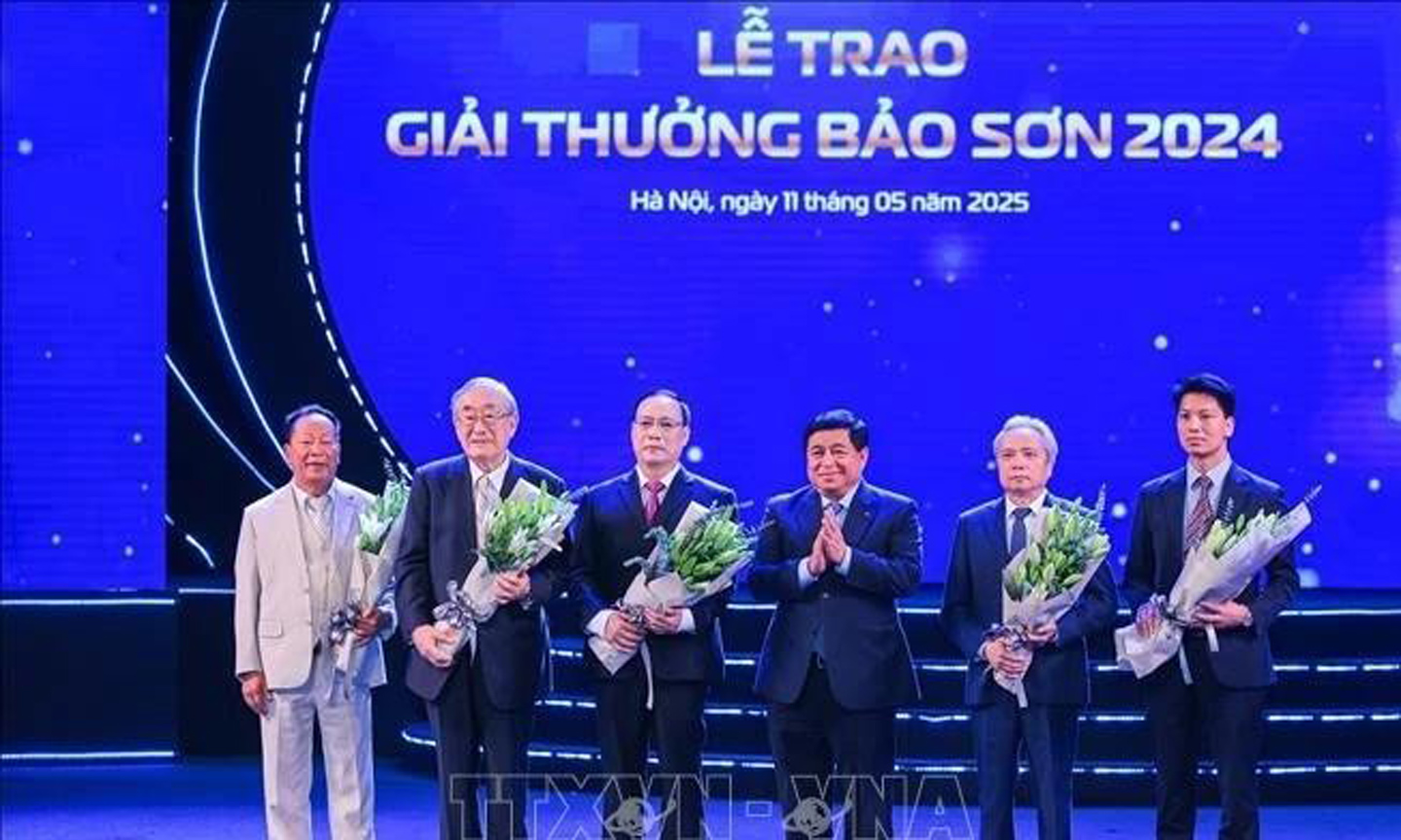Four scientists honoured with Bao Son Awards 2024