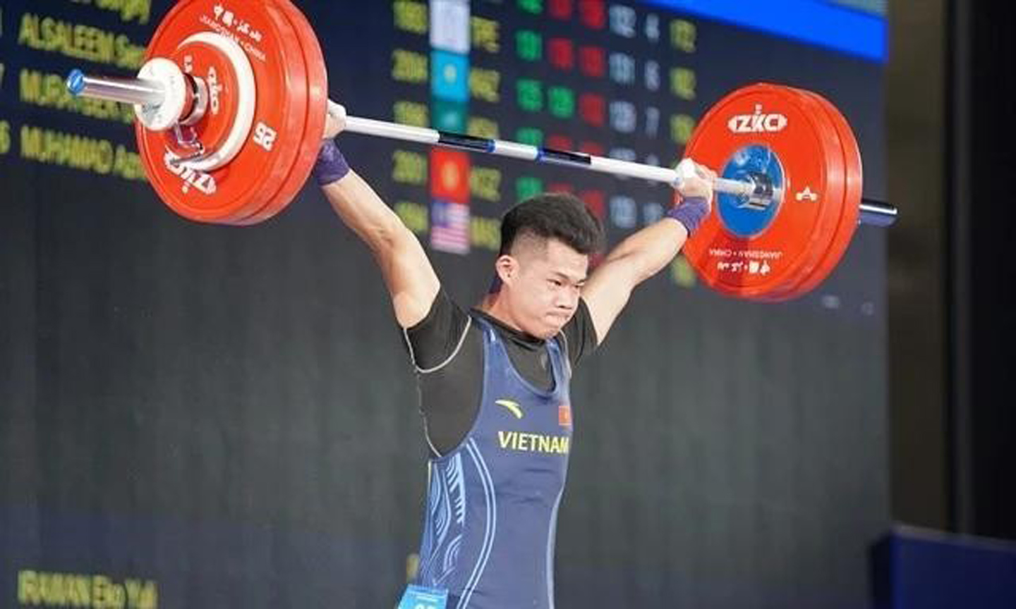 Vietnamese athletes claim two golds at Asian Weightlifting Championships