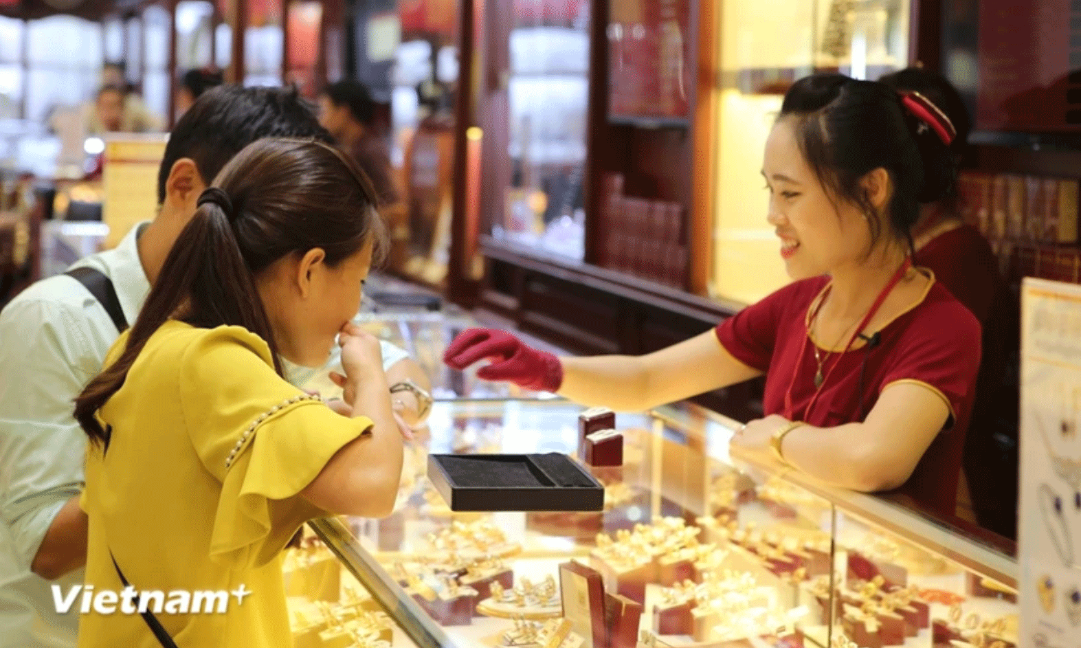Giá vàng điều chỉnh mạnh, thương hiệu SJC xuống ngưỡng 119,4 triệu đồng