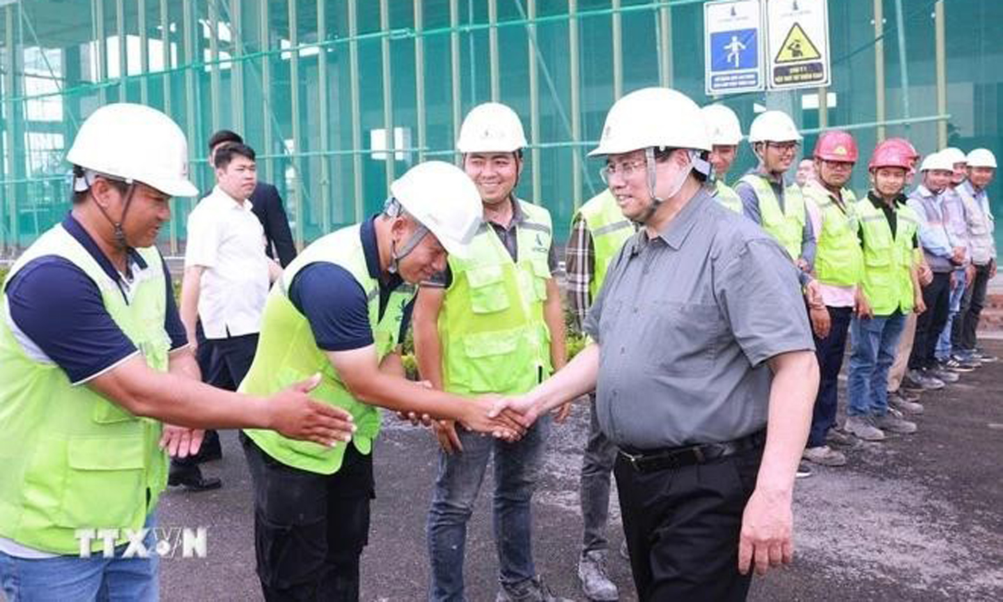 PM requests basic completion of Viet Nam Exhibition Fair Centre in July