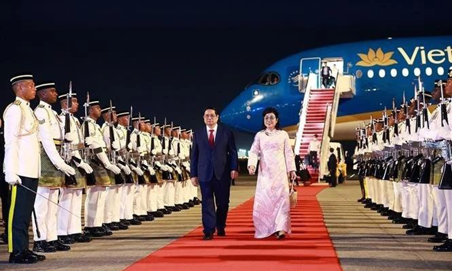 PM arrives in Malaysia for official visit, attendance at 46th ASEAN Summit