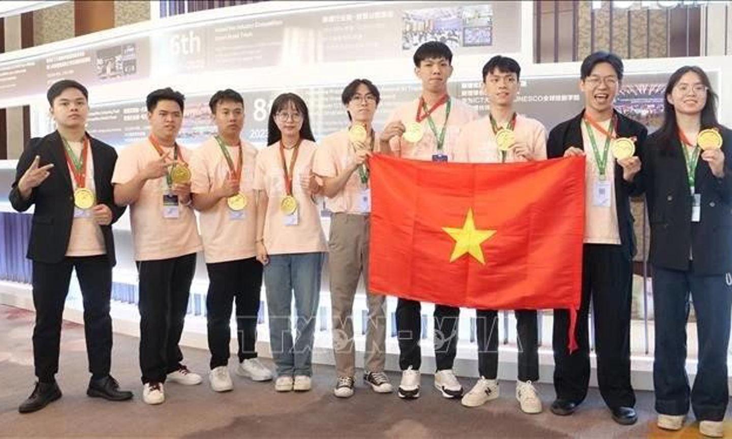 Vietnamese students shine at global ICT competition