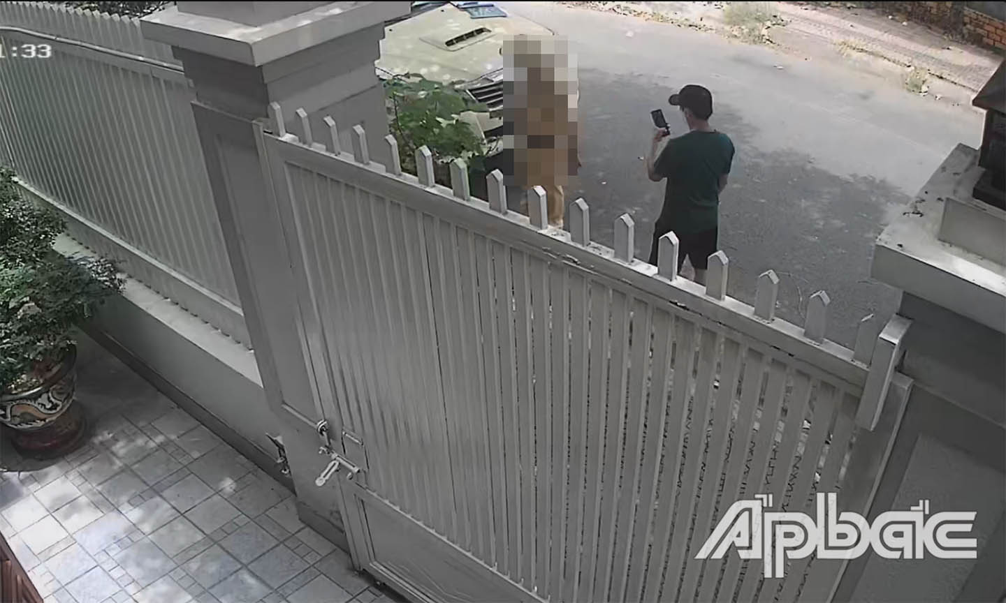 Ông G. liên tục dùng điện thoại ghi hình lực lượng CSGT làm việc.