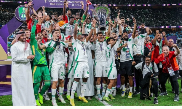 Al Ahli Saudi mừng chức vô địch AFC Champions League Elite trên sân King Abdullah Sports City, thành phố Jeddah, Arab Saudi tối 3-5-2025. Ảnh: Al Ahli FC