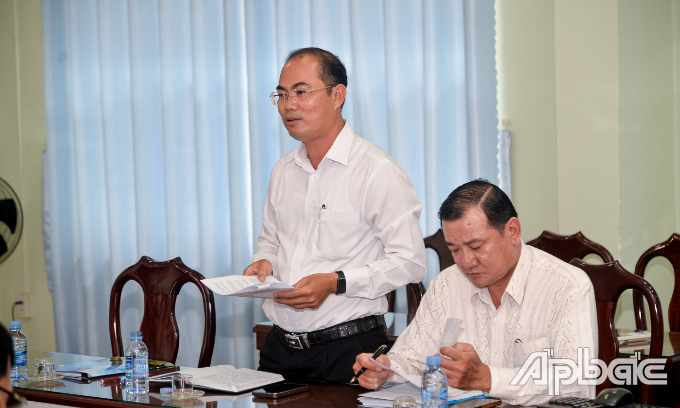 Đồng chí Nguyễn Đức Thịnh, Phó Giám đốc Sở Nông nghiệp và Môi trường tỉnh Tiền Giang báo cáo đánh giá các dự án hỗ trợ từ Quỹ Cộng đồng phòng tránh thiên tai trên địa bàn tỉnh.