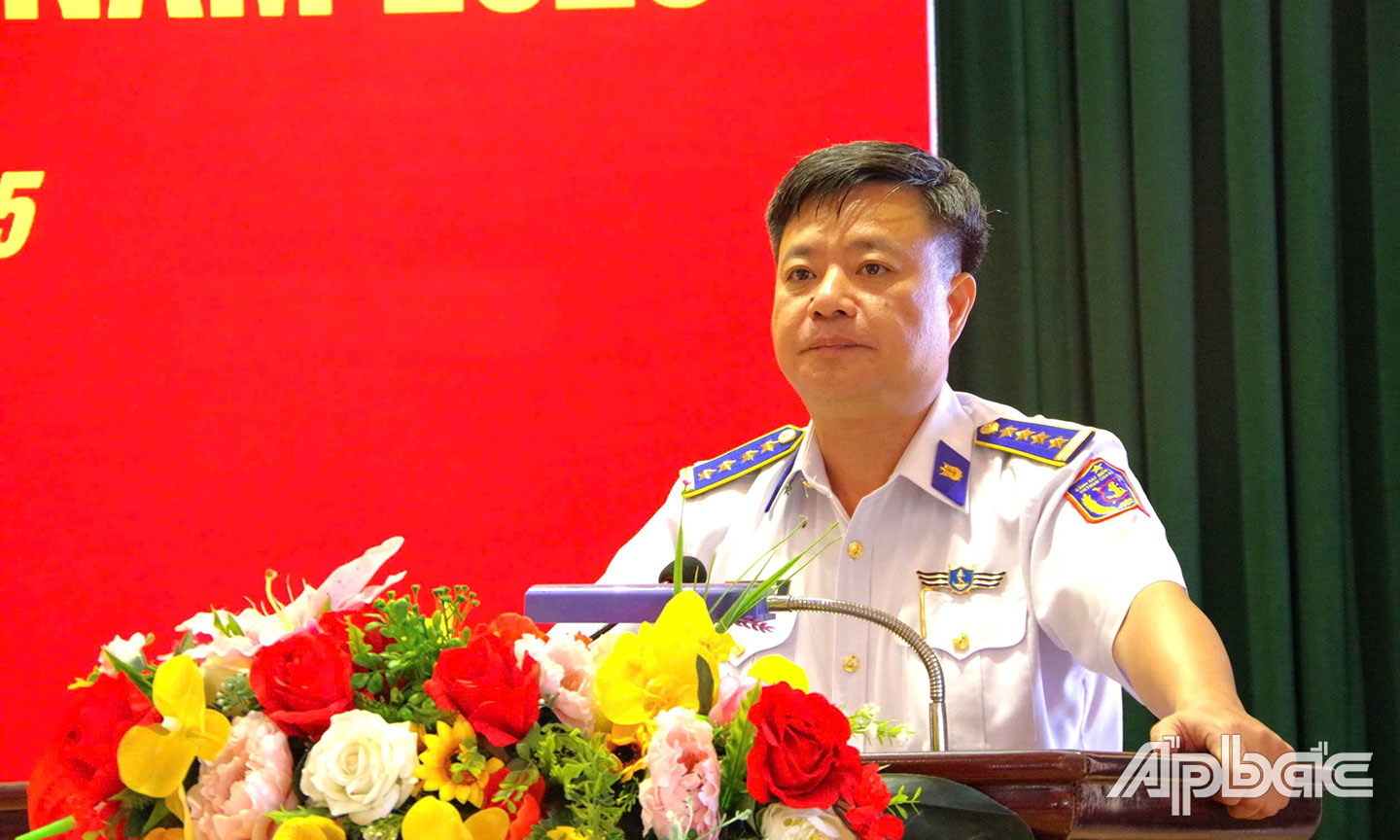Đại tá Nguyễn Đức Hiếu, Phó Tư lệnh pháp luật Vùng Cảnh sát biển 3, phát biểu chỉ đạo