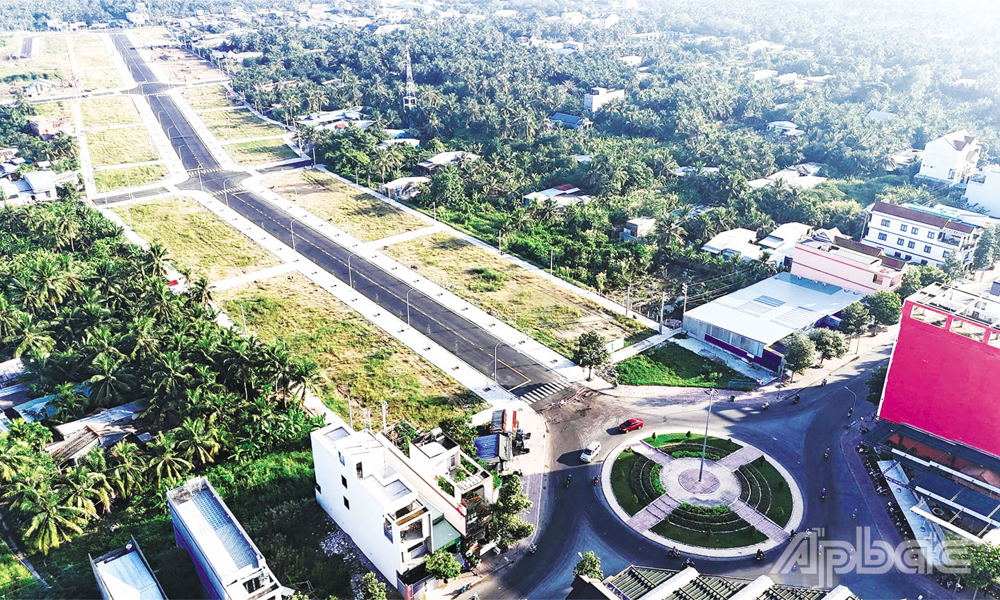 Dự án Đường D7 và Khu dân cư hai bên đường góp phần thay đổi diện mạo Mỹ Tho. Ảnh: TRUNG HẬU