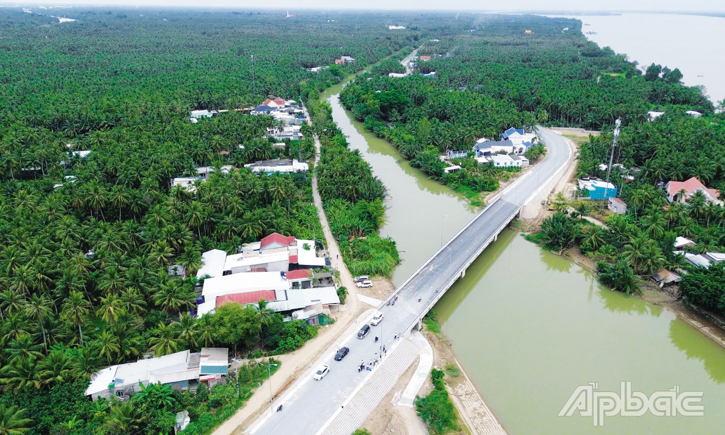 Dự án thành phần 2 thuộc Dự án Đường tỉnh 864 giai đoạn 1 đã hoàn thành đoạn từ Quốc lộ 50 (TP. Mỹ Tho) đến đường tỉnh 877B. Ảnh: MINH THÀNH