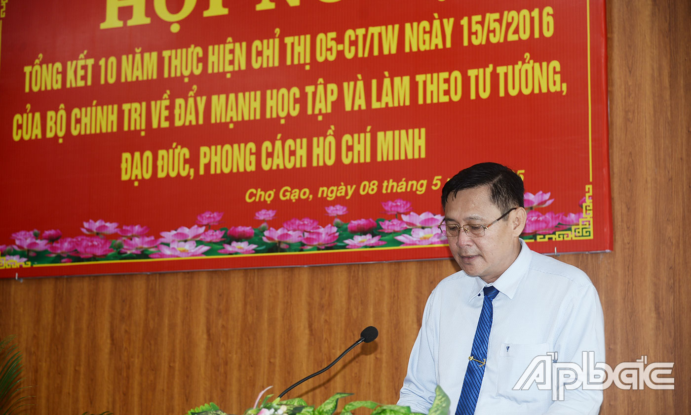 Đồng chí Đỗ Tấn Hùng phát biểu tại hội nghị.