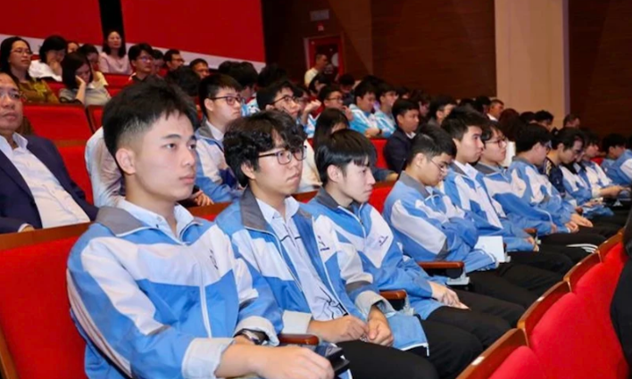 Học sinh tham dự Kỳ thi chọn đội tuyển quốc gia dự thi Olympic quốc tế và khu vực năm 2025 (Ảnh: Bộ Giáo dục và Đào tạo)