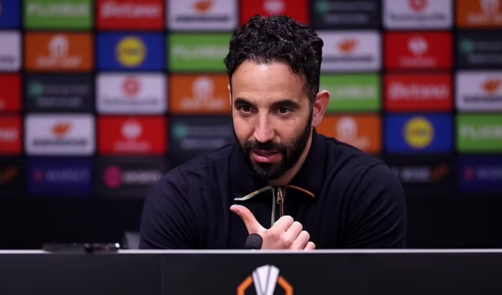 Dù vào tới chung kết Europa League, HLV Ruben Amorim vẫn cảnh báo các cầu thủ của mình rằng MU vẫn chưa giành được danh hiệu nào ở mùa này. Ảnh: DM