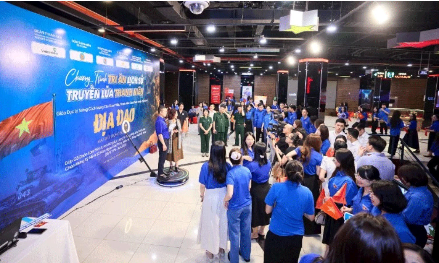 Phim Địa đạo: Mặt trời trong bóng tối được chiếu phổ biến tới thế hệ trẻ trong nhiều chương trình ý nghĩa.