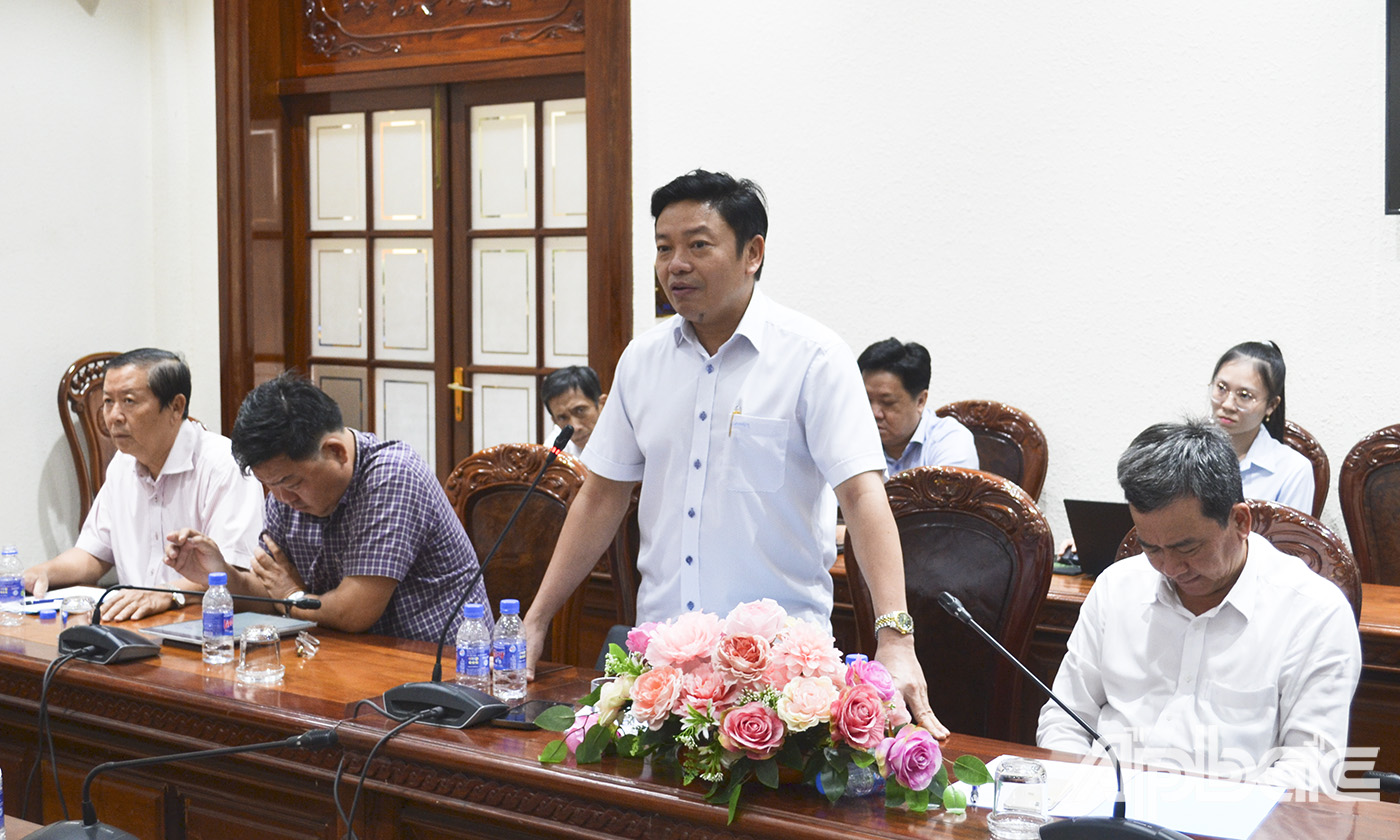 Đồng chí Nguyễn Phi Hùng, đại diện Cục III-Thanh tra Chính phủ phát biểu tại buổi đối thoại.