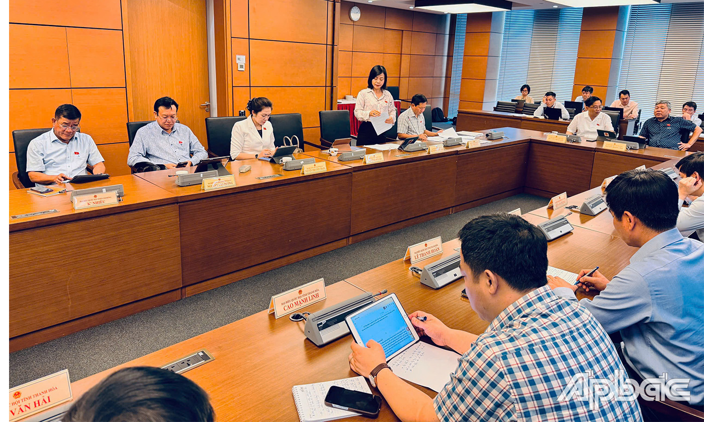 Quang cảnh thảo luận tại tổ