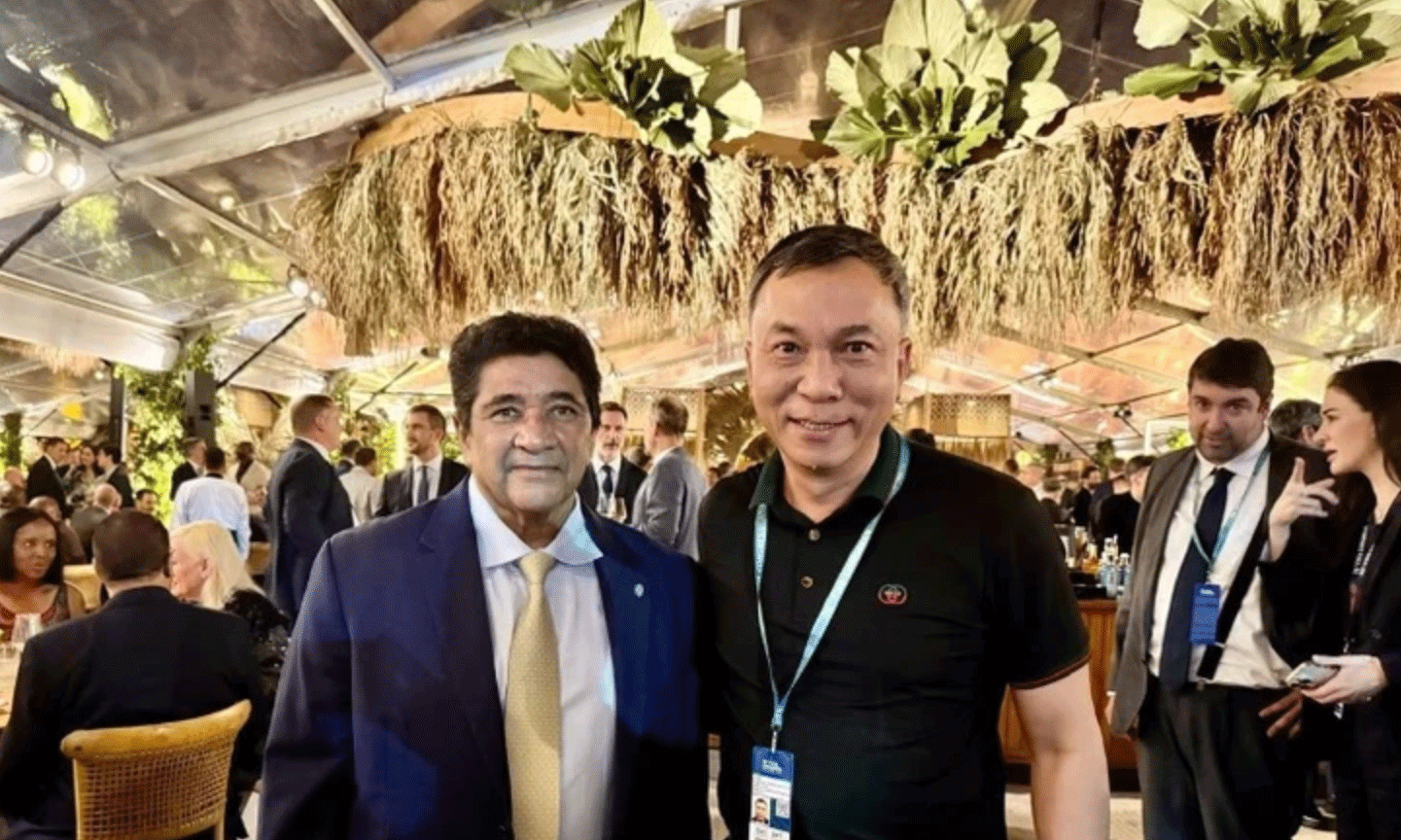 Chủ tịch VFF Trần Quốc Tuấn (phải) và Chủ tịch Liên đoàn Bóng đá Brazil Ednaldo Rodrigues.