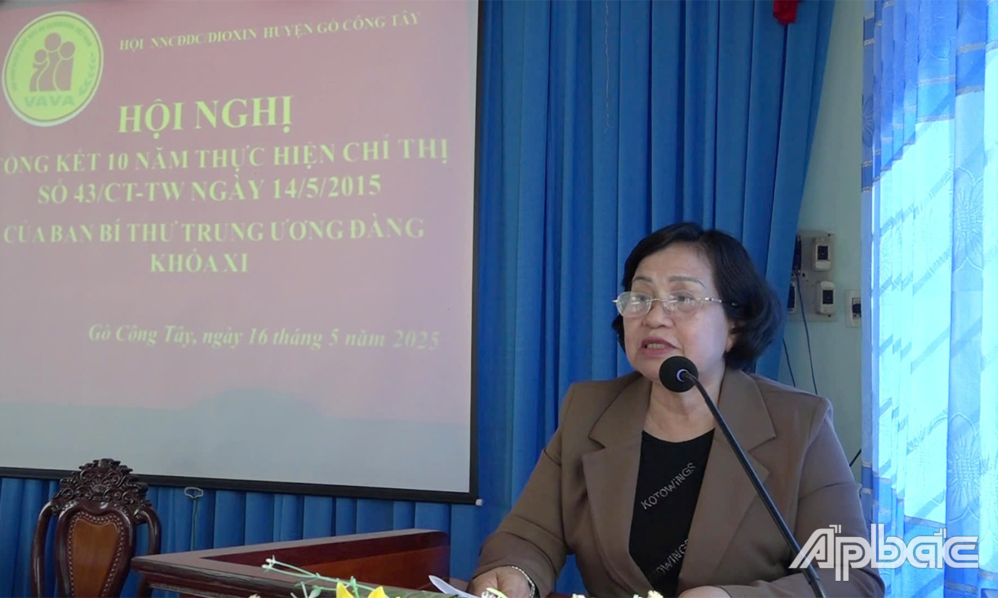 Chủ tịch Hội Nạn nhân chất độc da cam/dioxin tỉnh Tiền Giang Trần Thị Quý Mão phát biểu tại hội nghị