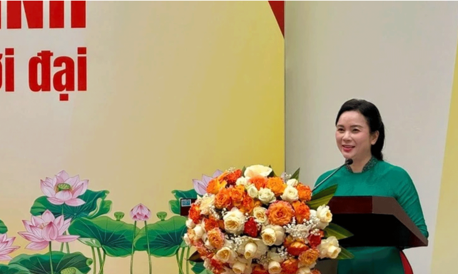 Giám đốc Khu Di tích Chủ tịch Hồ Chí Minh tại Phủ Chủ tịch Lê Thị Phượng phát biểu.