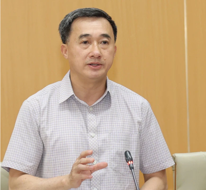Giáo sư, Tiến sĩ Trần Văn Thuấn, Thứ trưởng Y tế, Chủ tịch Hội đồng Y khoa Quốc gia.