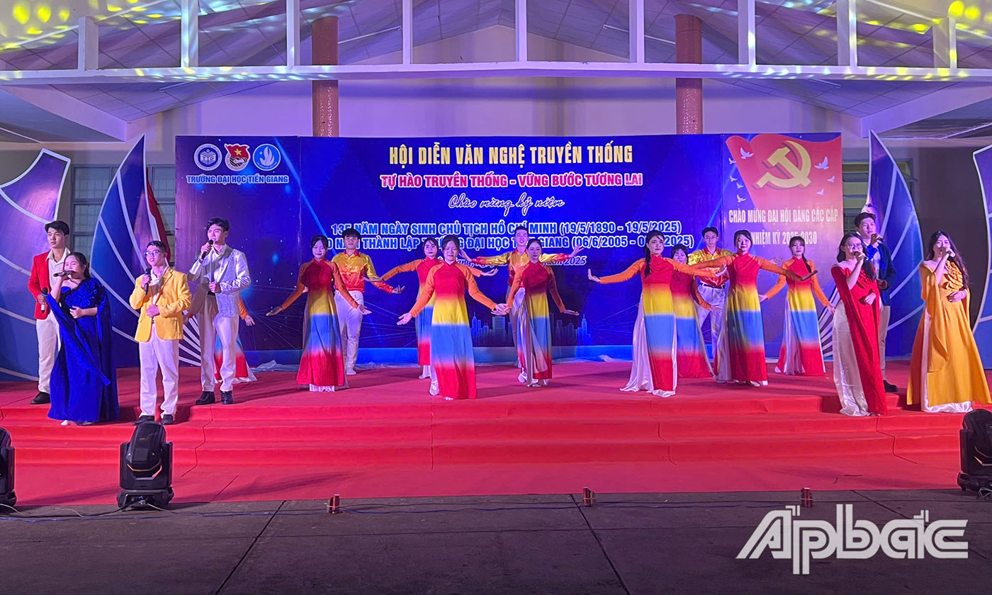 Các tiết mục văn nghệ.